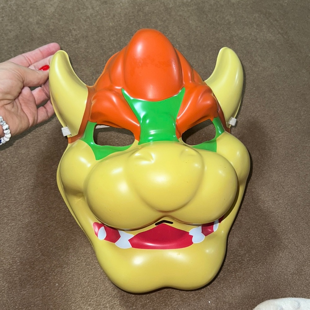 Bowser mask